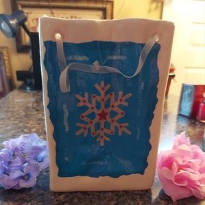 The Lindy Bowman Christmas Planter